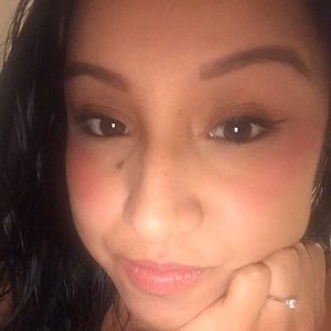 Meet your Posher, Claudia